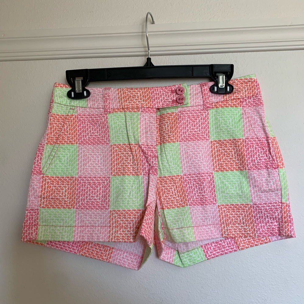 Vineyard Vines whale pattern shorts